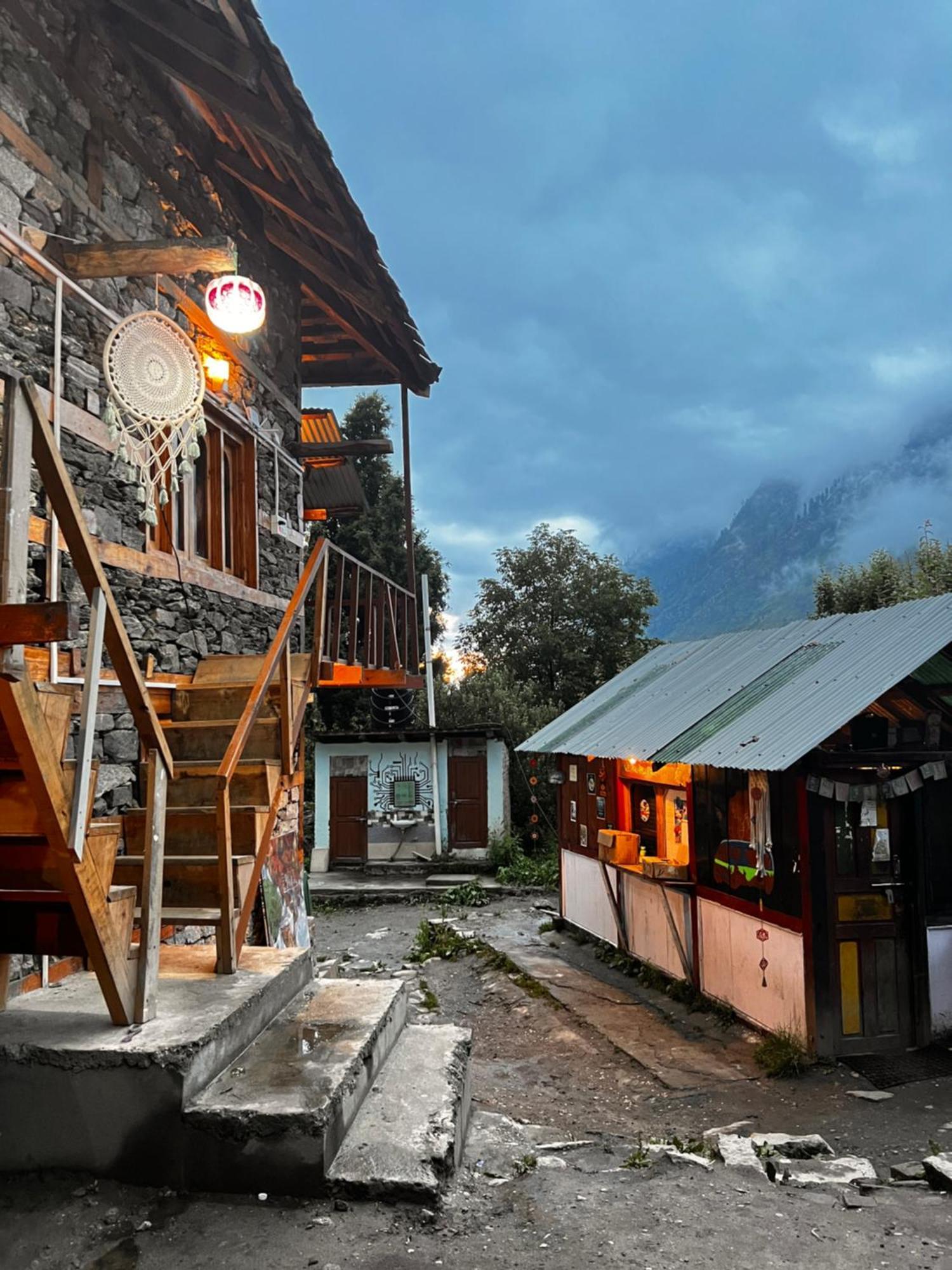 Old Brahma Homestay Kalgha Exteriör bild