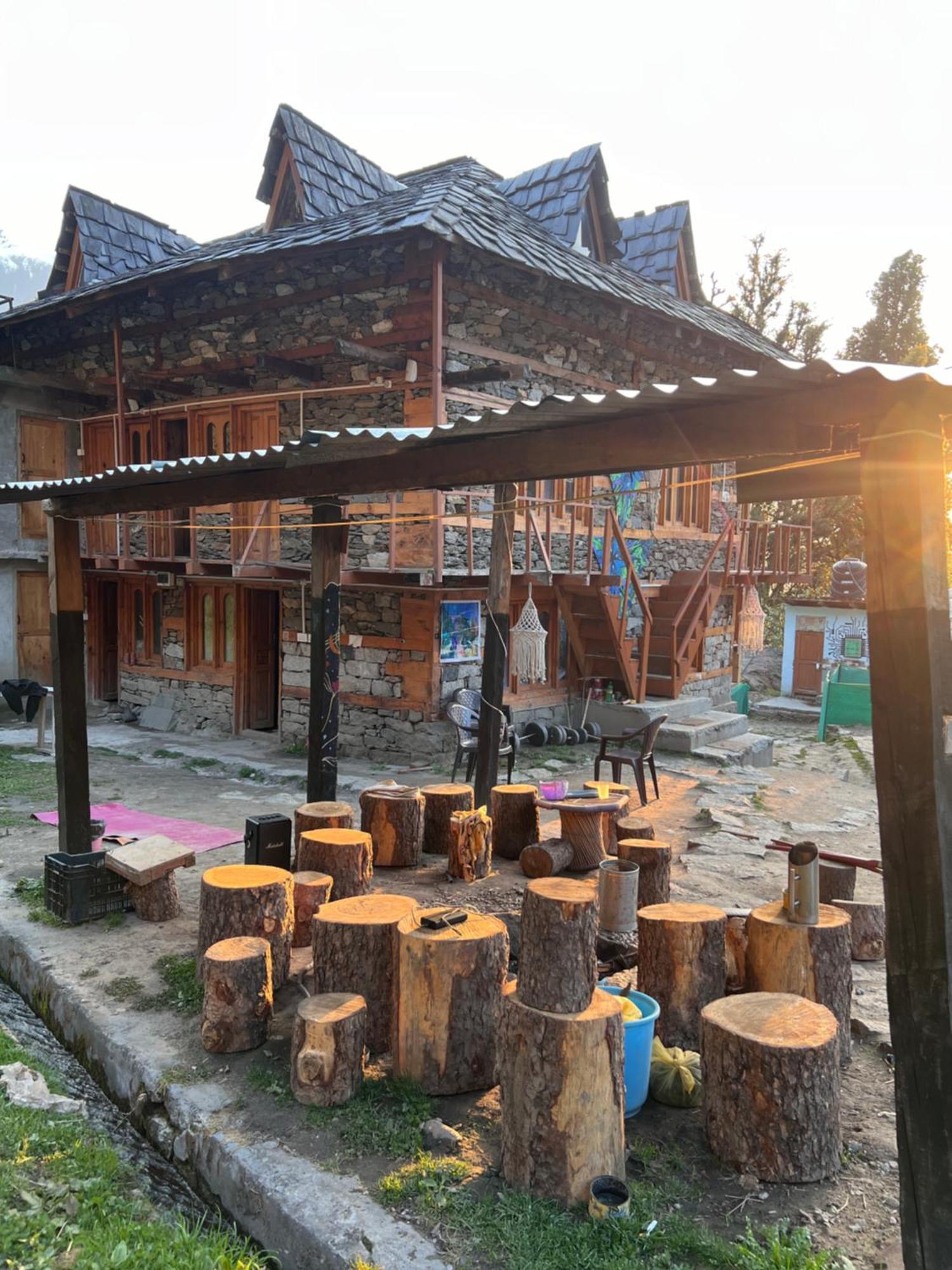 Old Brahma Homestay Kalgha Exteriör bild